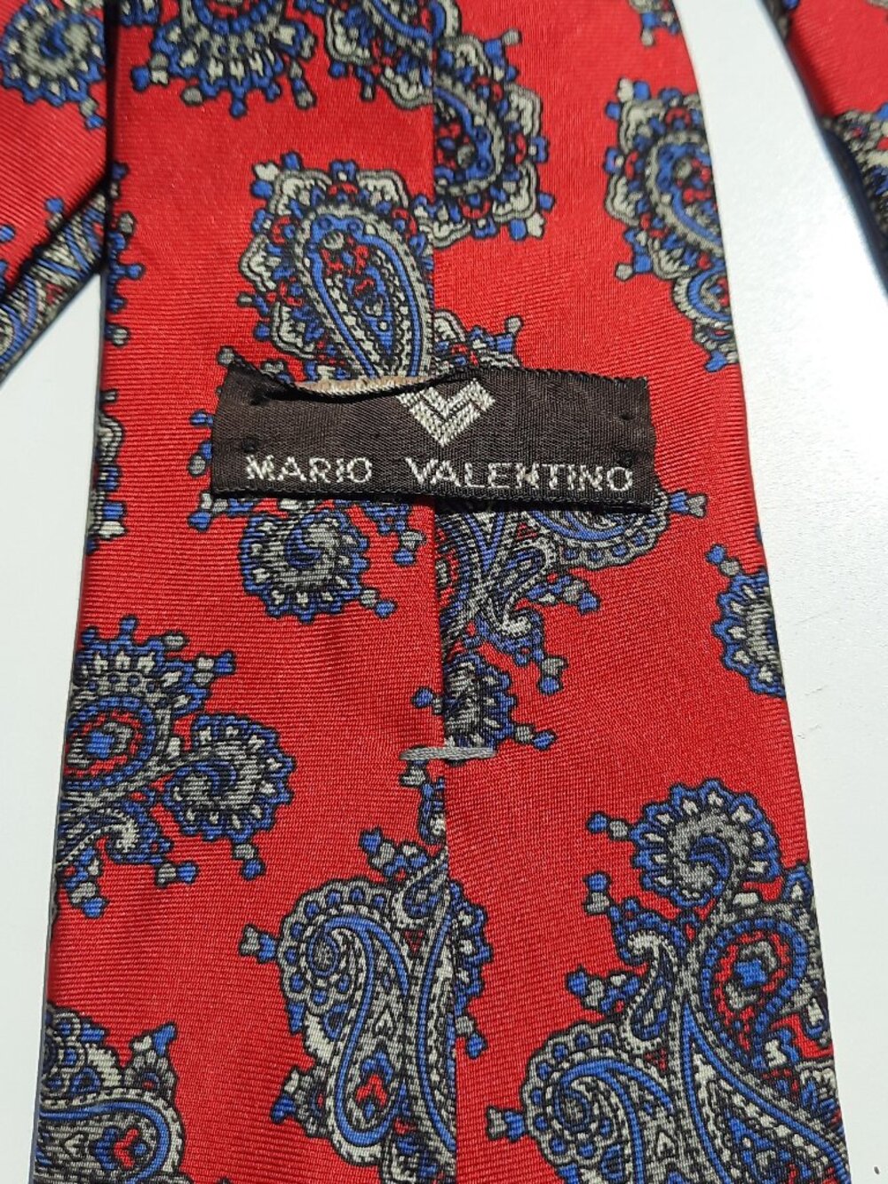 VINTAGE VALENTINO TIE RED/BLUE COLOR PAISLEY PATTERN